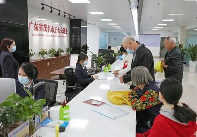 社会各界代表走进公证处“零距离”接触公证