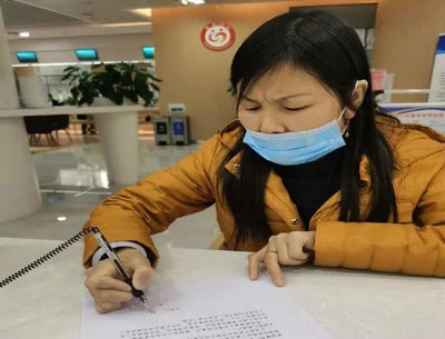 西安市灞桥区司法局│英雄家属办公证 法律援助来帮忙