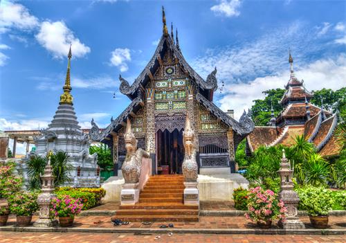 前往泰国时，办理公证认证的费用是多少？