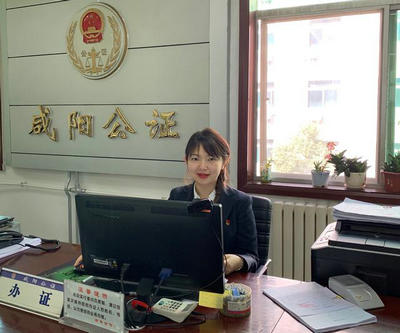工作时的杨雯